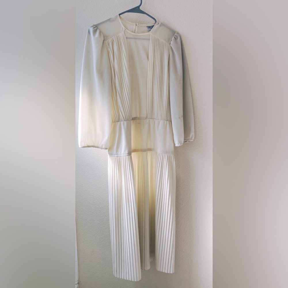 VINTAGE BEVERLY COLLECTION Cream Pleated Dress Polyester Size S
